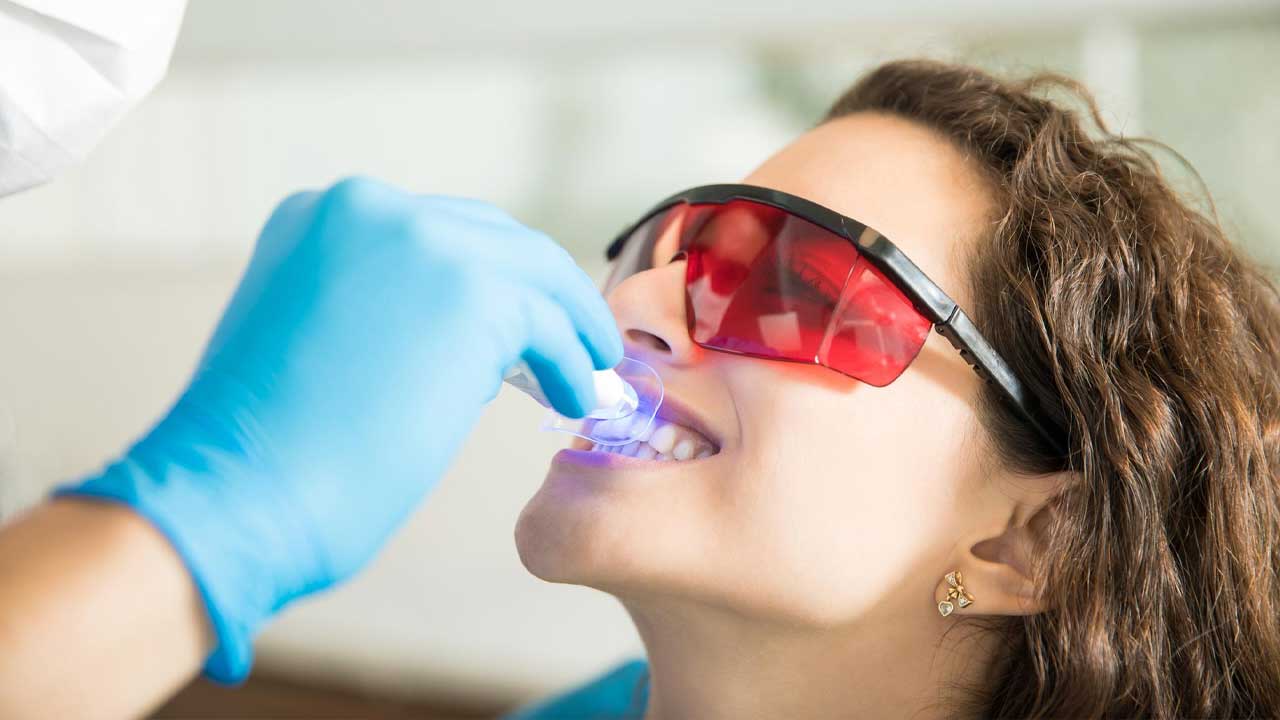 Teeth Whitening Light: How Does it Work and is it Effective?