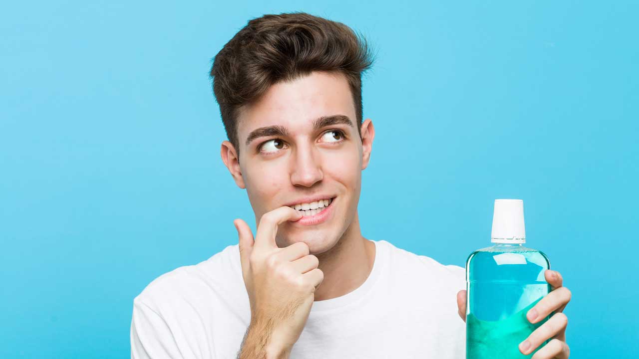 The Role of Teeth Whitening Mouthwash in Maintaining Oral Health