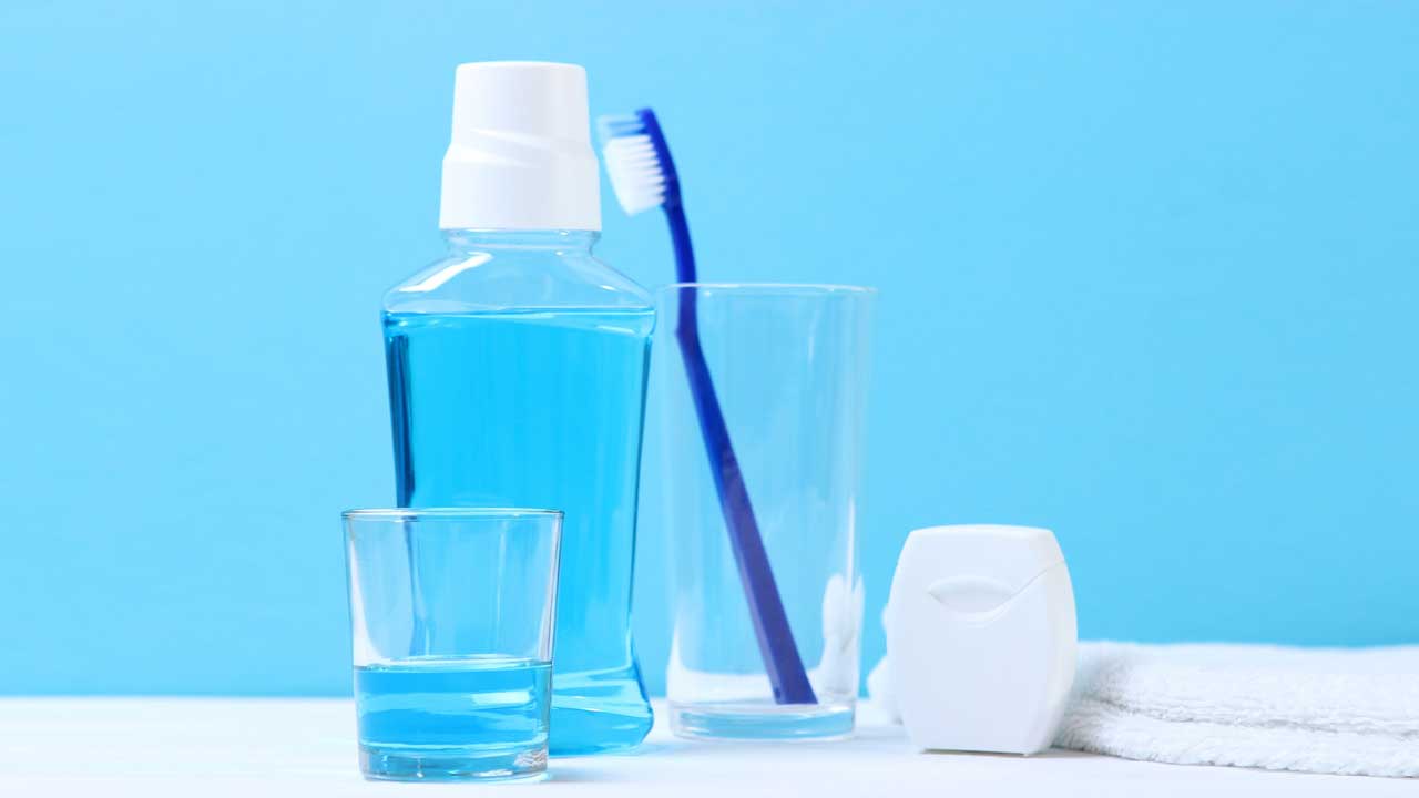 The Role of Teeth Whitening Rinses in Maintaining Oral Health