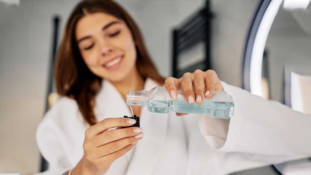 A Guide to Natural Mouthwash: Benefits and Ingredients